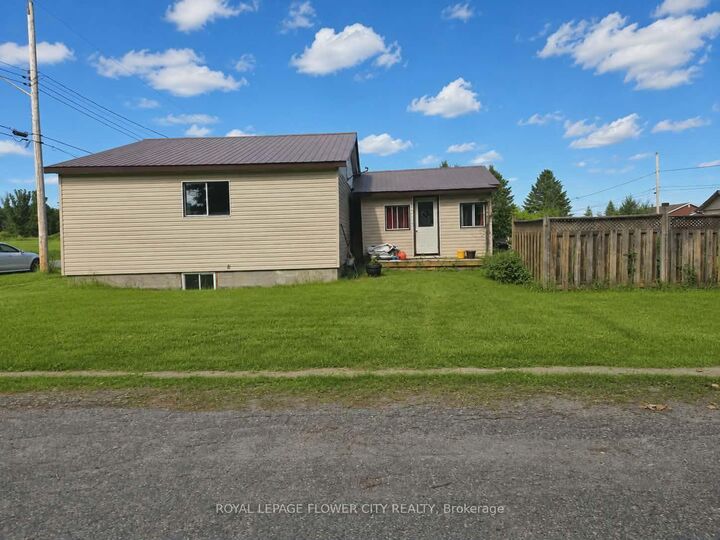 Property Photo: 14 St Thomas Street E ON P0H 2N0
