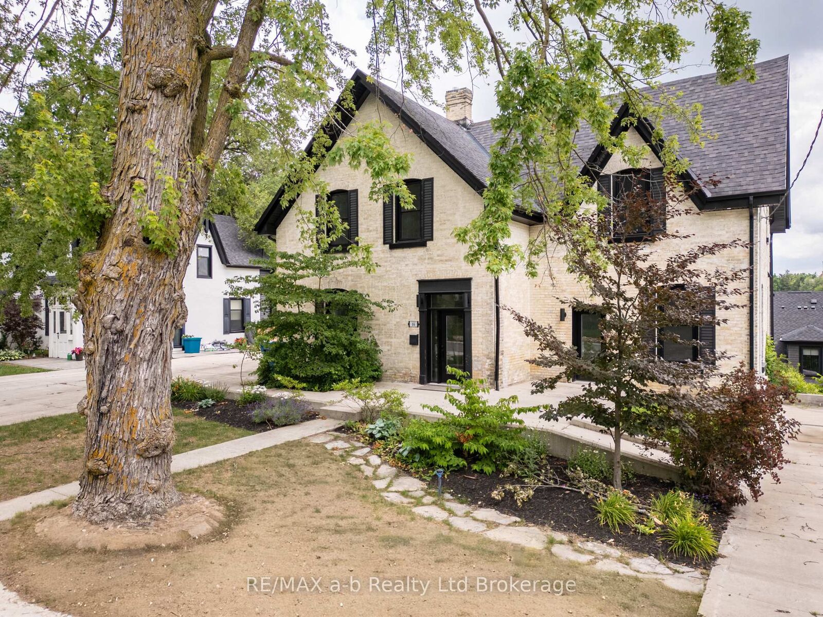Property Photo:  66 Daly Avenue 4  ON N5A 1B8 