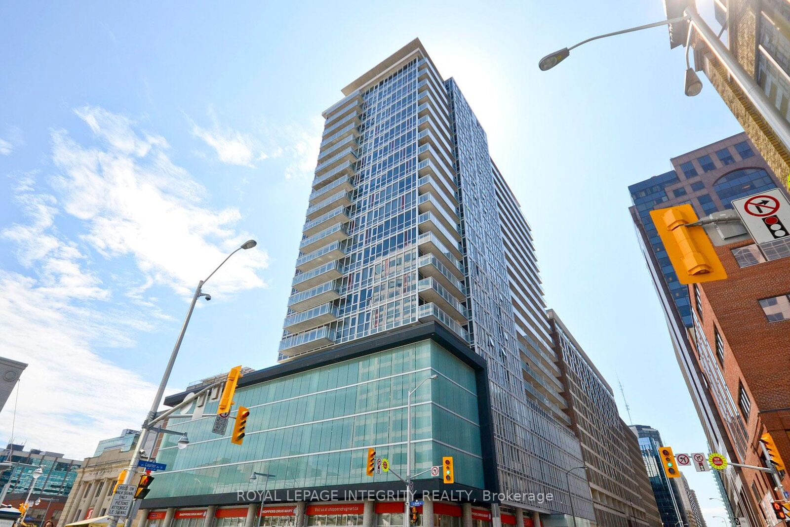 Property Photo: 324 Laurier Avenue W 1612 ON K1P 0A4