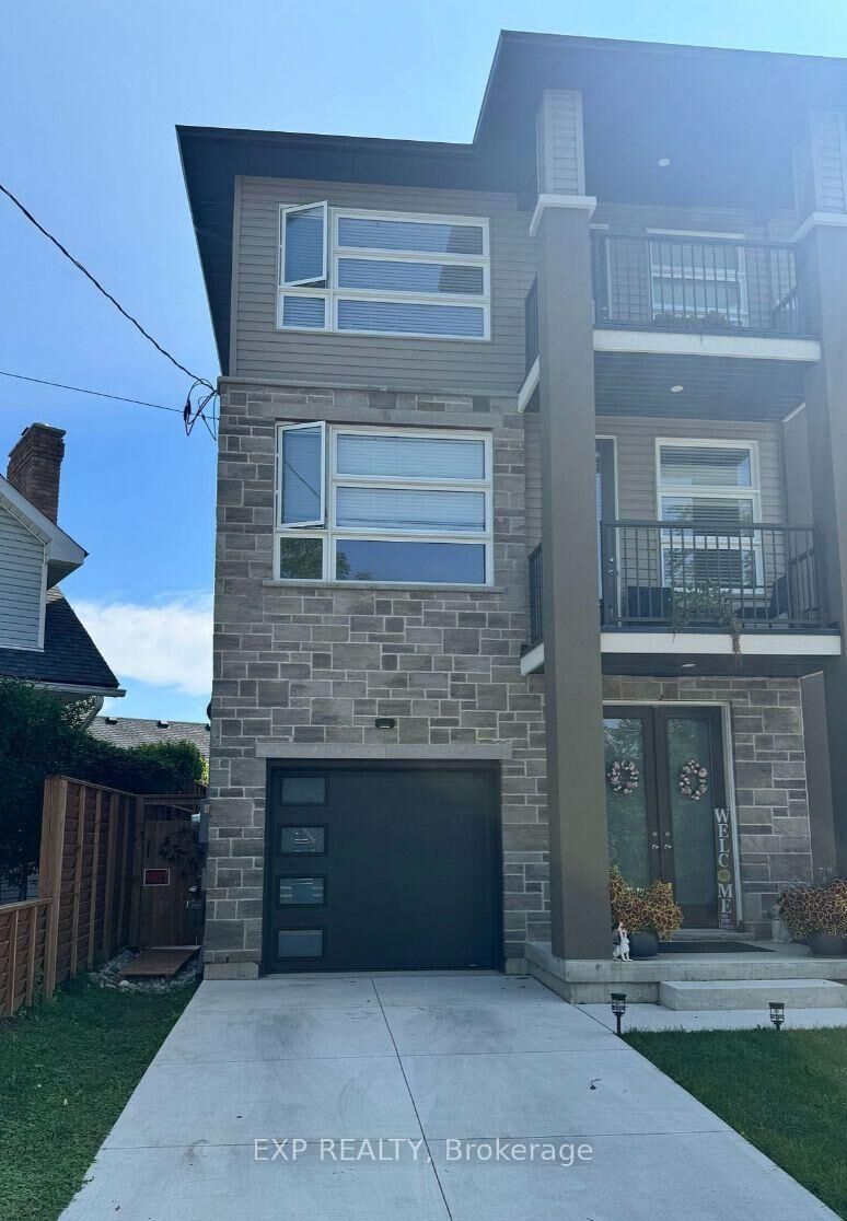 Property Photo:  37 Riverside Drive Ground  ON L3C 5C9 