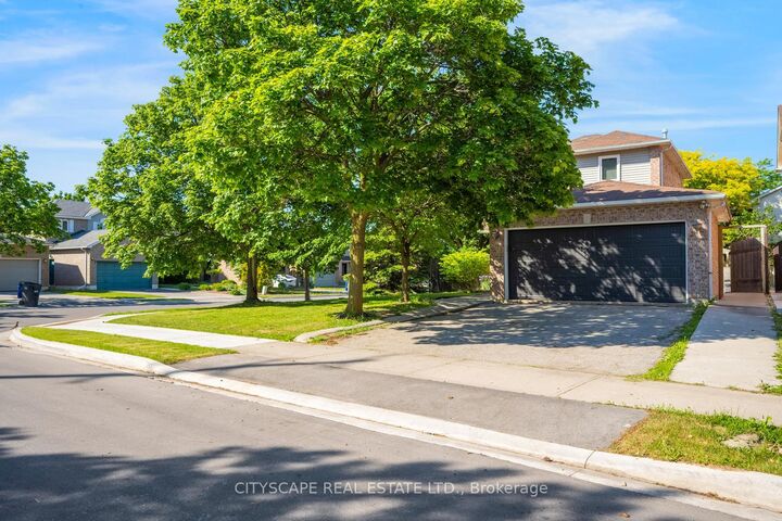 Property Photo: 65 Mullis Crescent ON L6Y 4S9