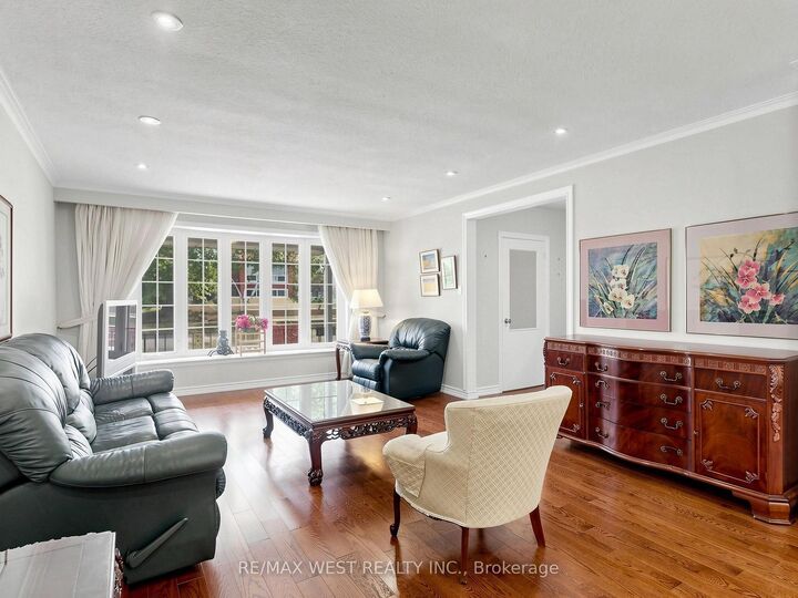 Property Photo: 41 Burnview Crescent ON M1H 1B4