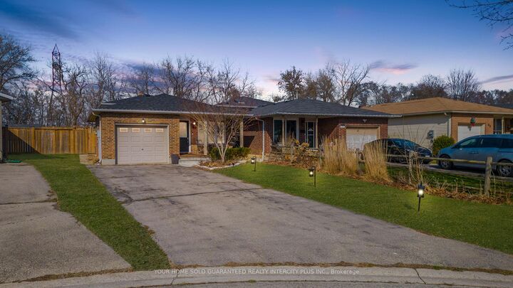 84 Sandra Crescent — photo 1