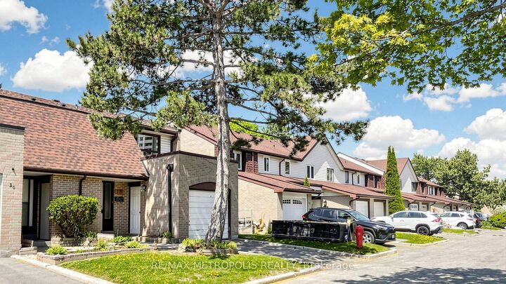 Property Photo:  11 Livonia Place 18  ON M1E 4W5 