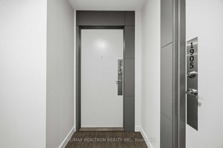 Photo de la propriété:  55 Oneida Crescent 1904  ON L4B 0E8 