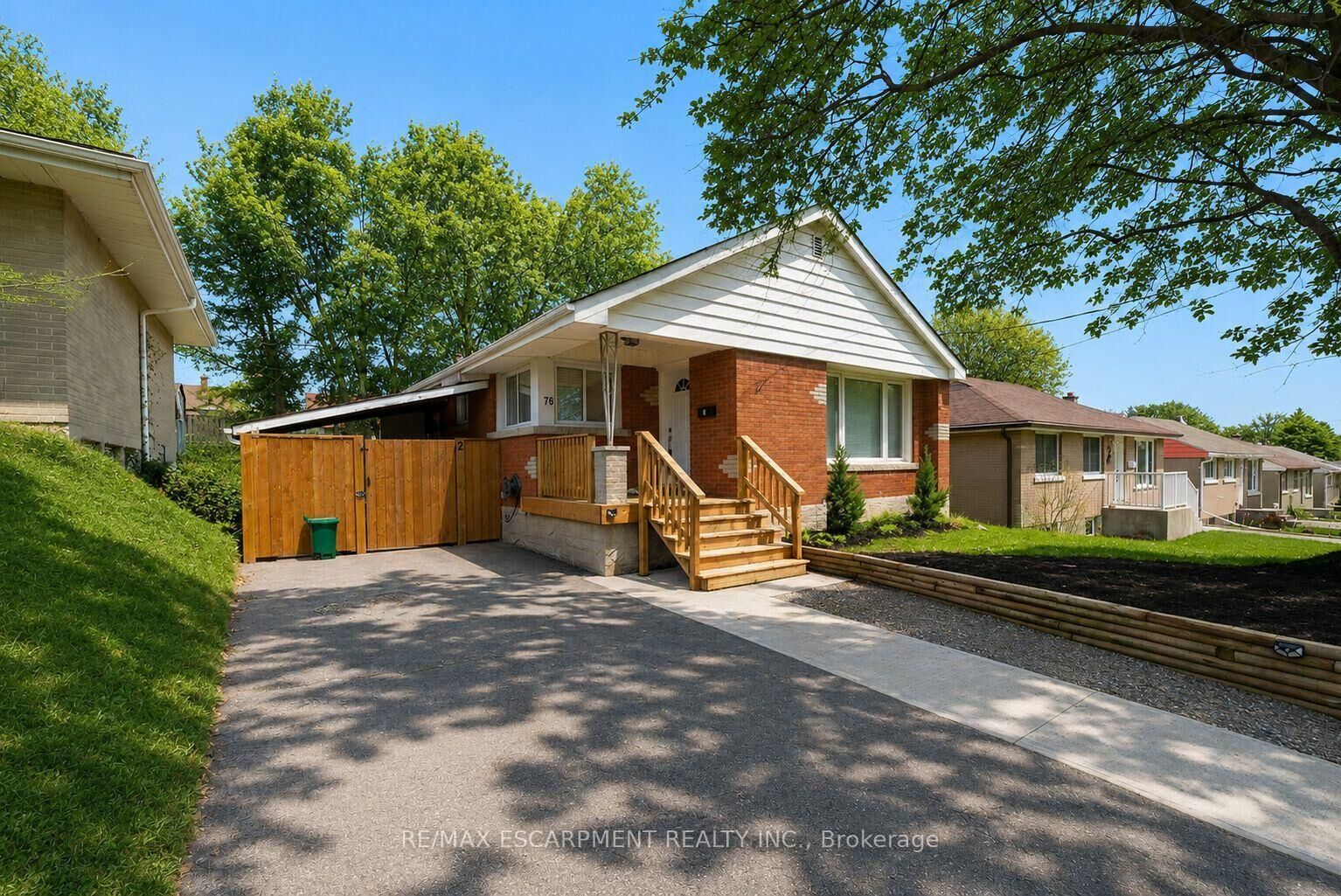 Property Photo: 76 Glenview Avenue Upper ON N1R 2W2