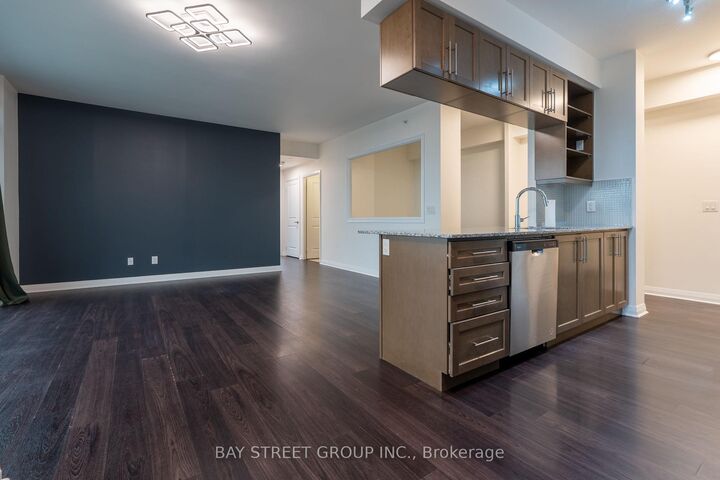 Property Photo: 55 Oneida Crescent Lph04 ON L4B 0E8