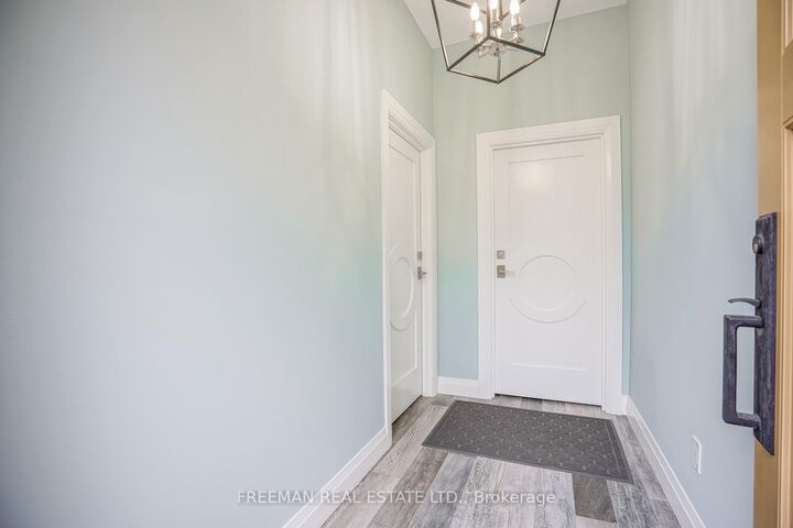 Property Photo: 50 Russell Street 2 ON M5S 1B7