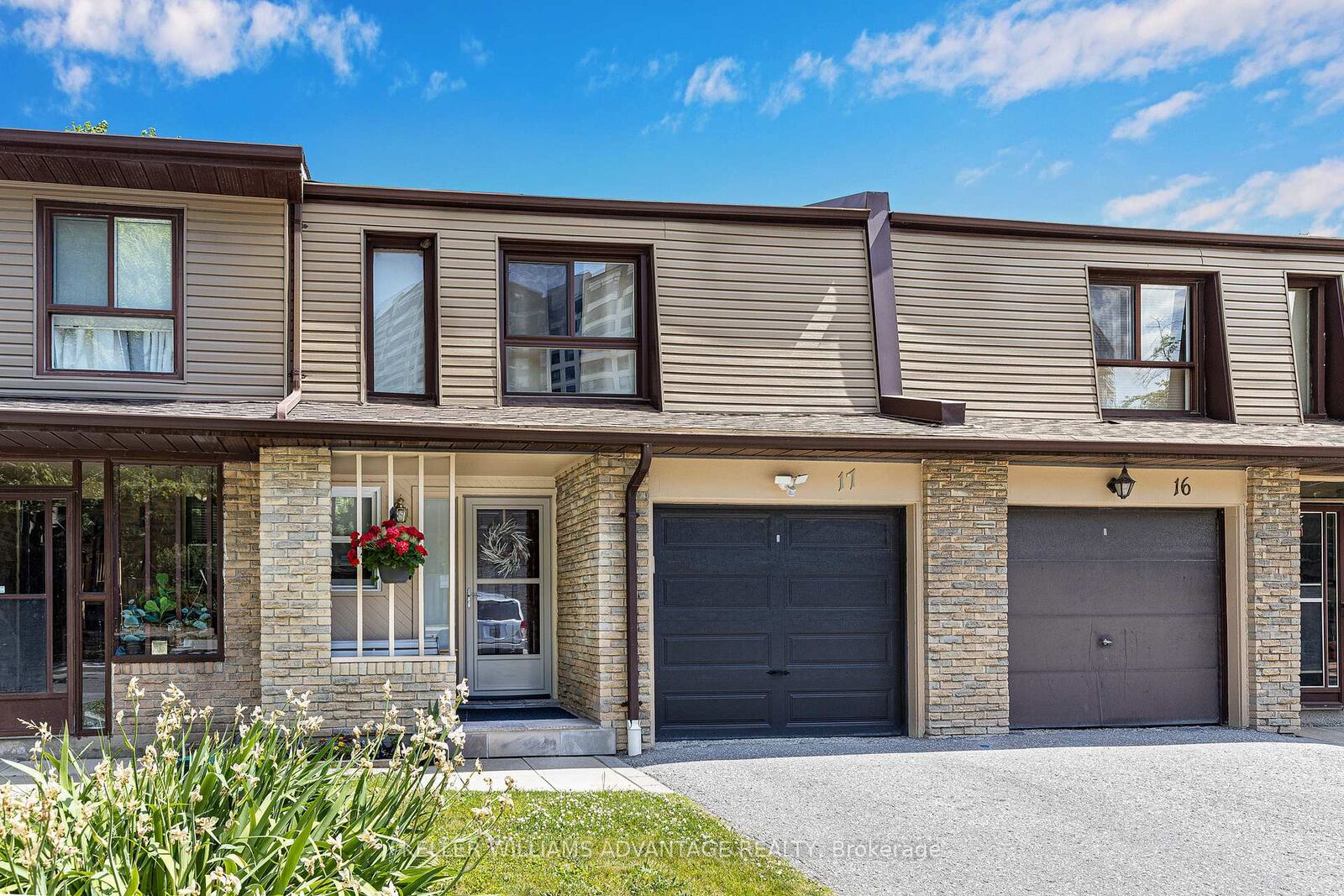 Property Photo:  1051 Sandhurst Circle 17  ON M1V 1T9 