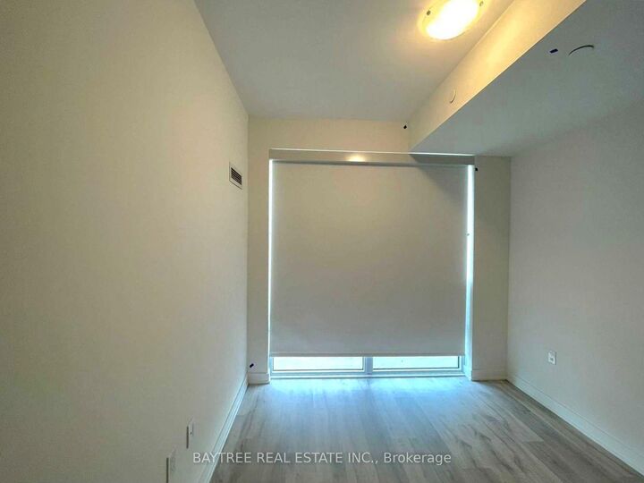 Property Photo: 4655 Metcalfe Avenue 411 ON L5M 0Z7