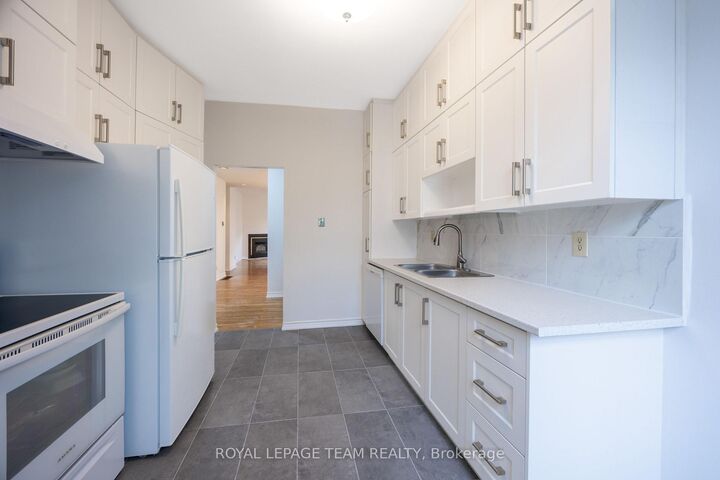 Property Photo:  301 Somerset Street E  ON K1N 6V9 