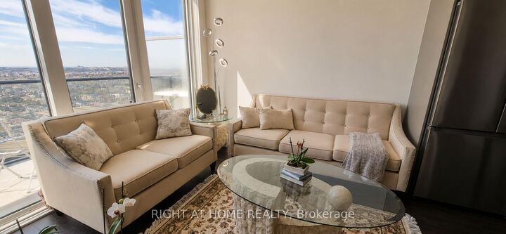 Property Photo:  95 Oneida Crescent Ph12  ON L4B 0H5 