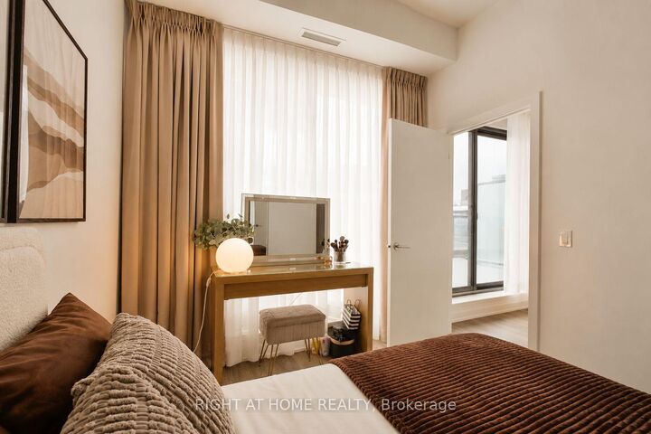 Property Photo:  1612 Charles Street 428  ON L1N 1B9 