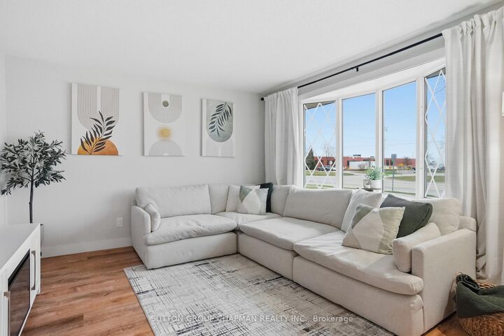 Property Photo:  136 South Edgeware Road  ON N5P 2H6 