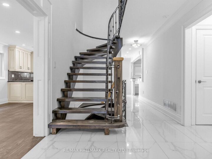 Property Photo: 287 Andy Crescent ON L4H 1C4