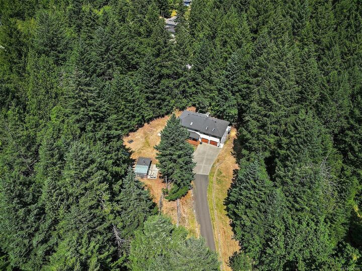Property Photo:  418 Quail Pl  BC V9B 6G2 