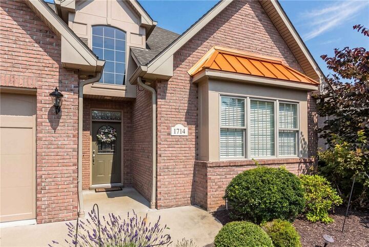 Property Photo: 1714 Waterleaf Dr PA 15143