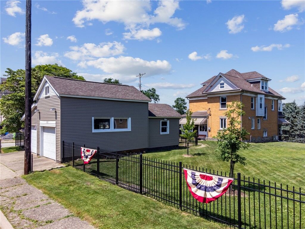 Property Photo: 400 Carothers Ave PA 15106