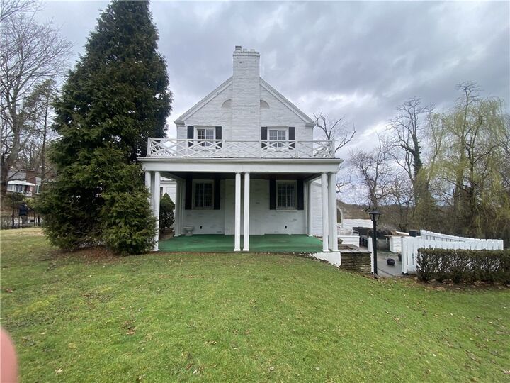 Property Photo: 1006 Old Gate Rd PA 15235