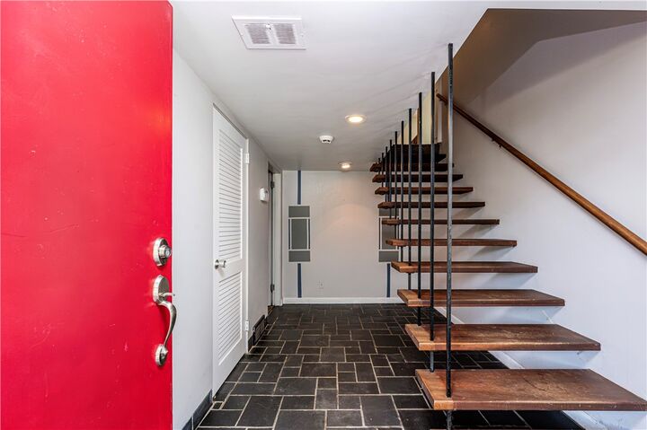 Property Photo: 704 King St PA 15132