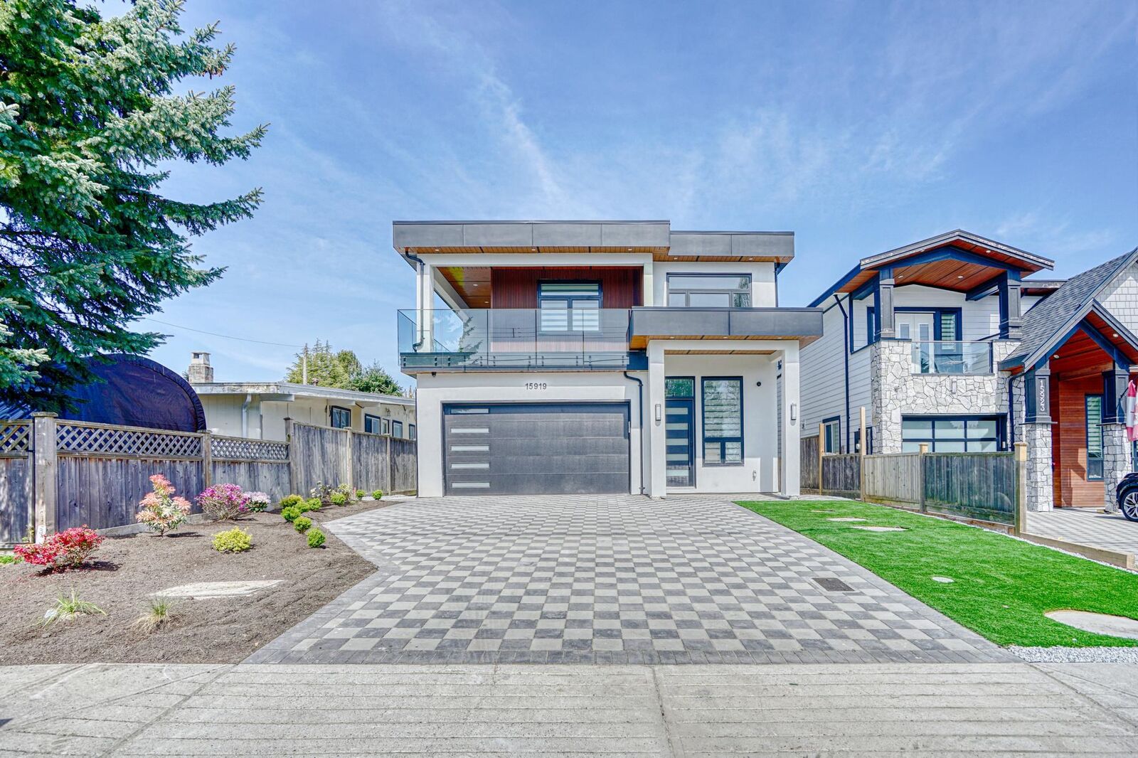 Property Photo: 15919 Russell Avenue BC V4B 2S6