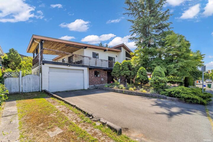 970 Duthie Avenue — photo 1