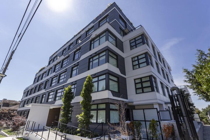 3264 Vanness Avenue 405 — photo 1