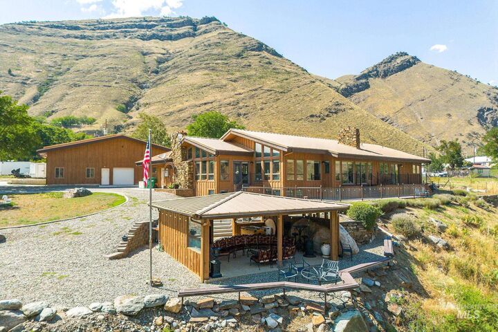 Property Photo:  420-422 Main Street  ID 83549 