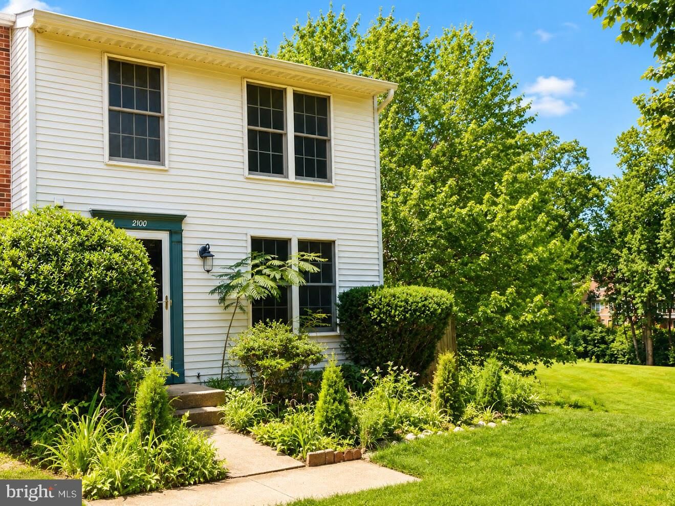 Property Photo: 2100 Glenn Spring Court VA 22043