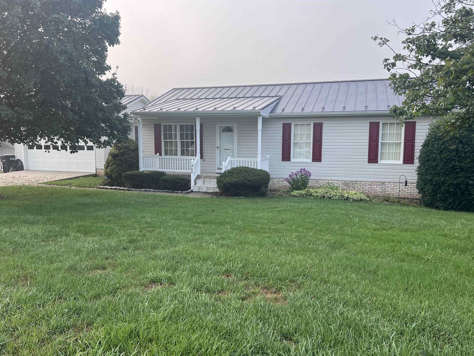Property Photo: 360 Stoneleigh Dr VA 22801