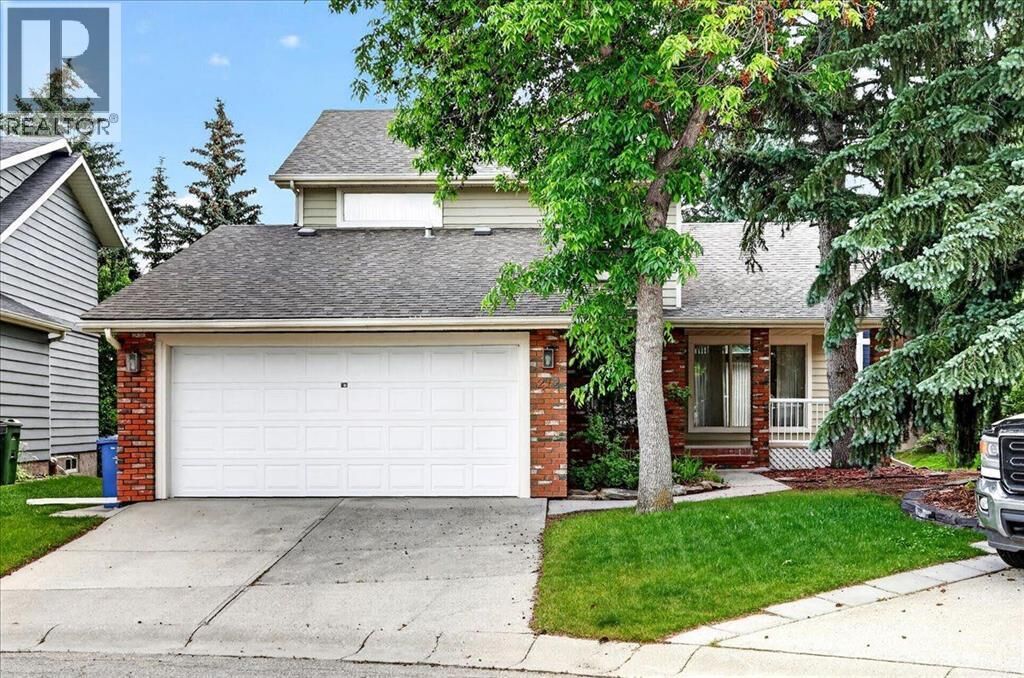 Property Photo:  212 Stravanan Bay Southwest  AB T3H 1H4 