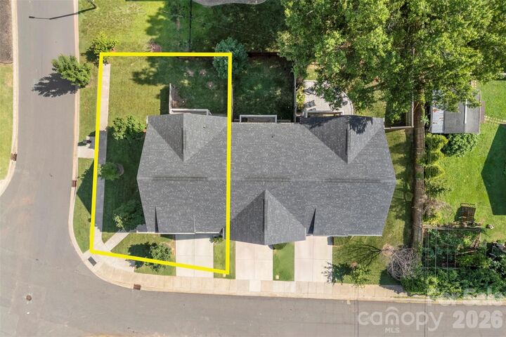 Property Photo: 543 Greystone Road NC 28209