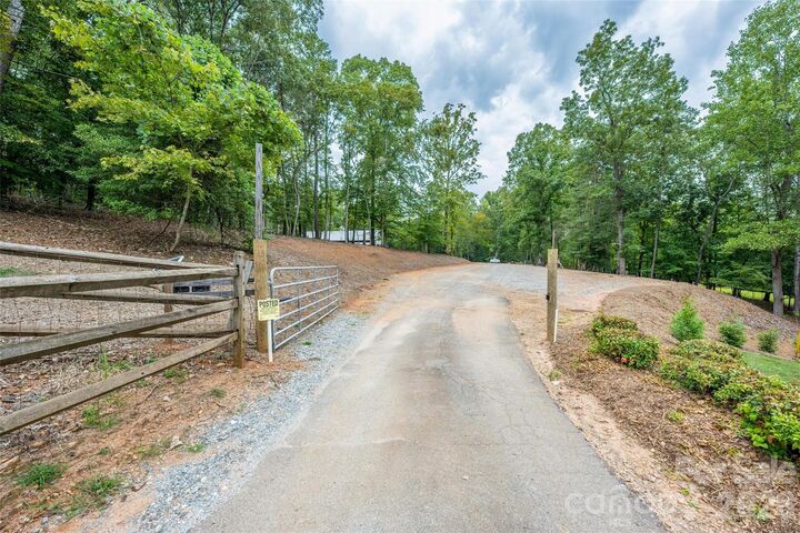 Property Photo: 1150 Whispering Winds Drive NC 28609