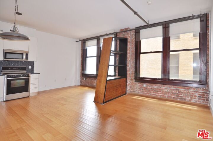 Property Photo:  460 S Spring St  CA 90013 