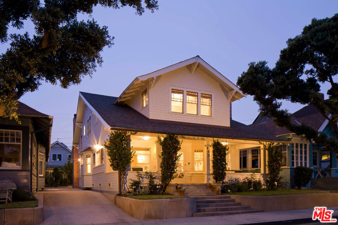 Property Photo:  147 Fraser Ave  CA 90405 