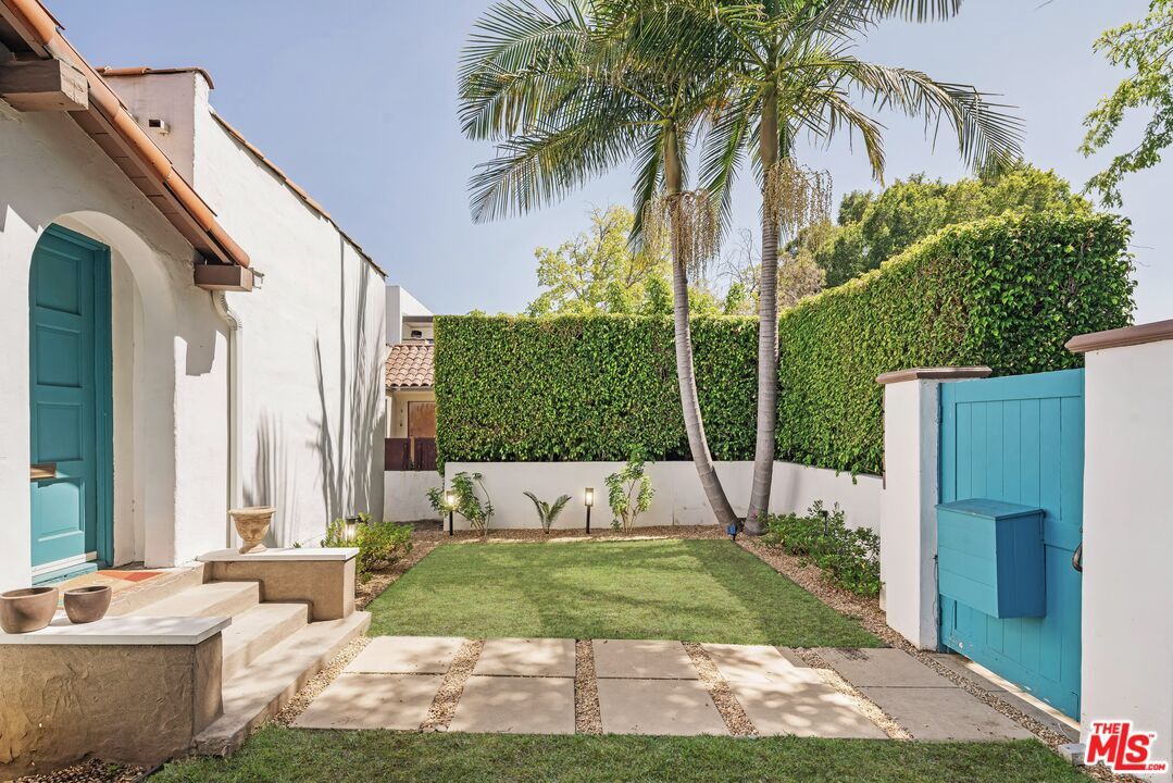 Property Photo: 750 N Stanley Ave CA 90046