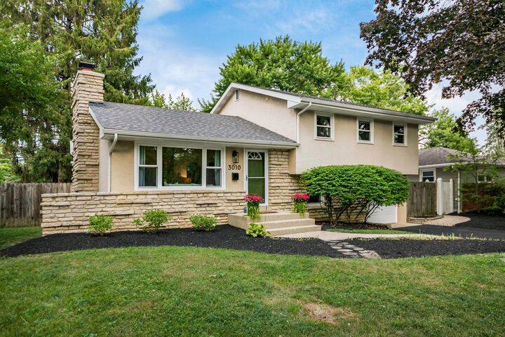 Property Photo: 3010 Trentwood Road OH 43221