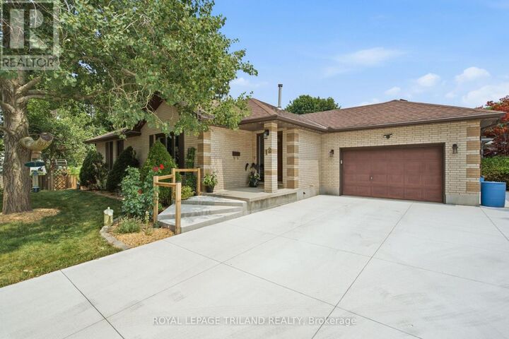 12 Shepherd Avenue — photo 1