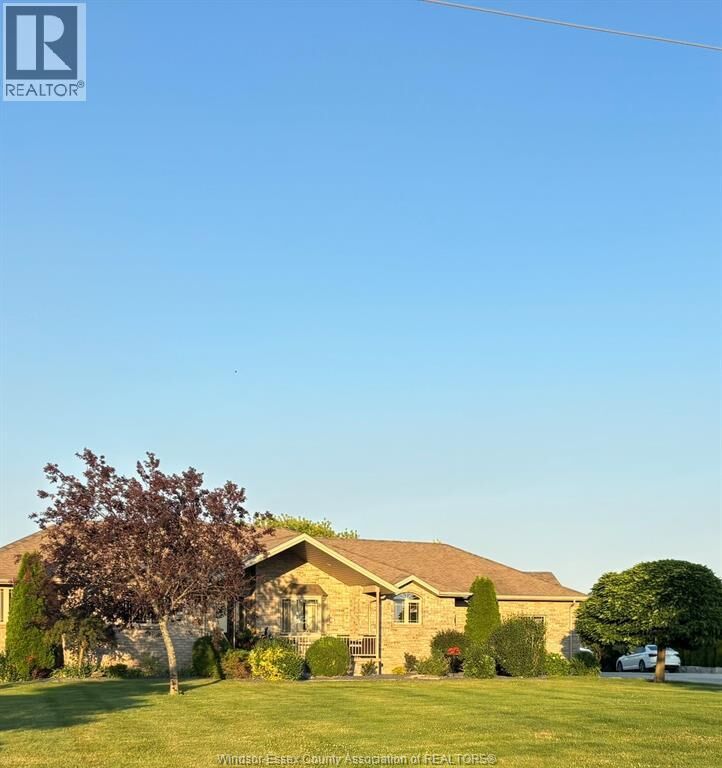 Property Photo: 440 Mersea Rd 21 ON N0P 2P0
