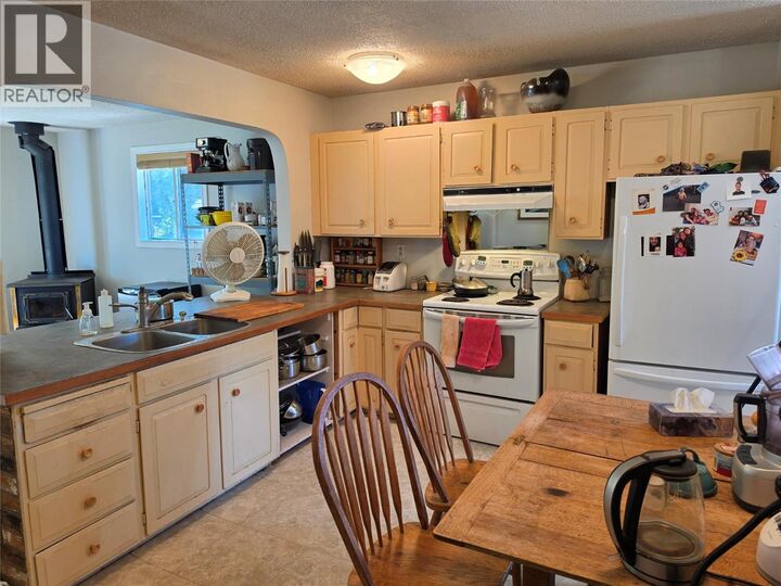 Property Photo: 506 Delbruck Street BC V1L 5L6