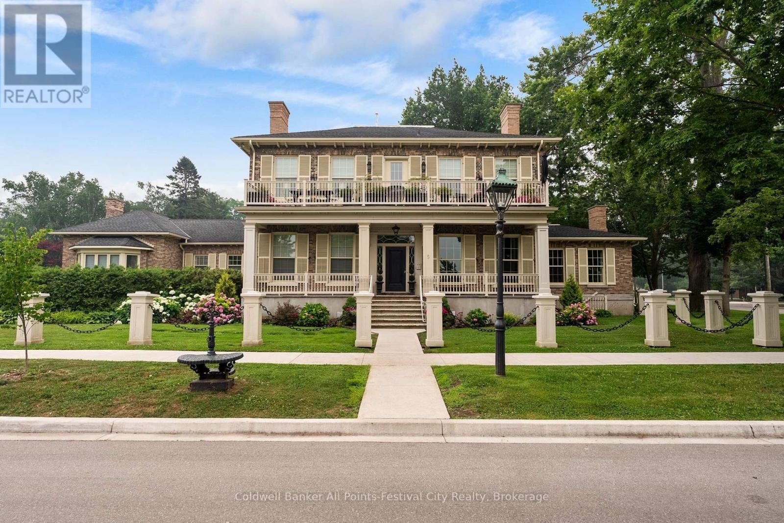 Property Photo: 5 Cobourg Street 201 ON N7A 2J1