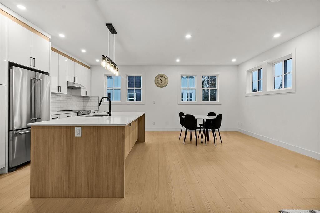 Property Photo: 2360 Crescent Way 6 BC V2S 3M2