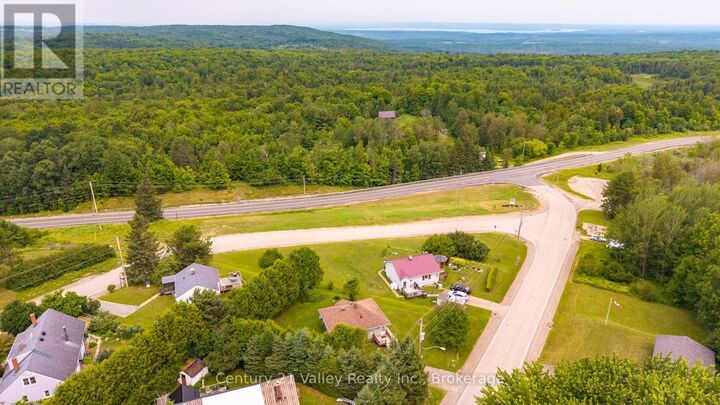 Property Photo: 34 Sebastopol Drive ON K0J 1W0