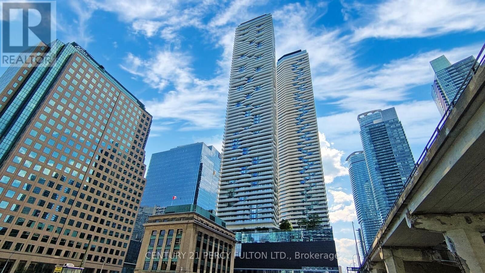 Property Photo: 100 Harbour Street 6901 ON M5J 0B5