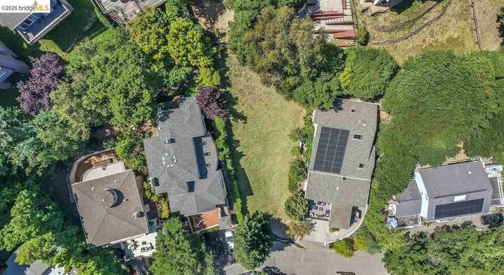 Property Photo: 6951 Charing Cross Rd CA 94705