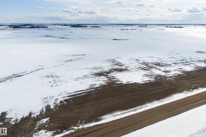 Property Photo:  Rge Rd 261 Twp Rd 570  AB T8R 1P5 