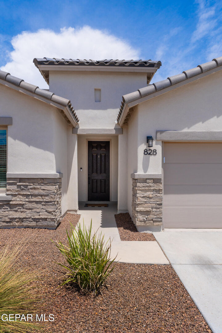 Property Photo: 828 Paseo Solar Drive TX 79928