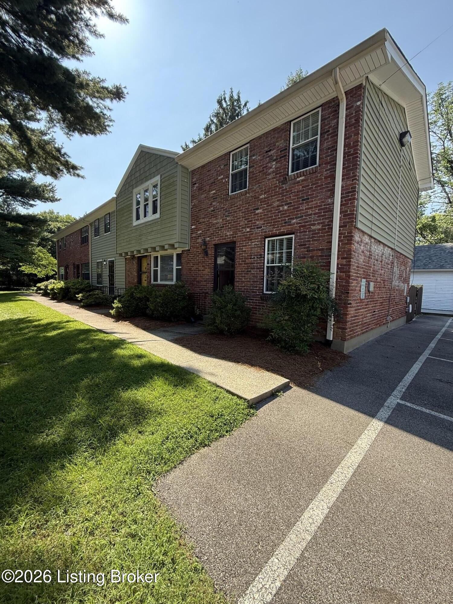 Property Photo: 202 S Galt Ave Apt 5 KY 40206