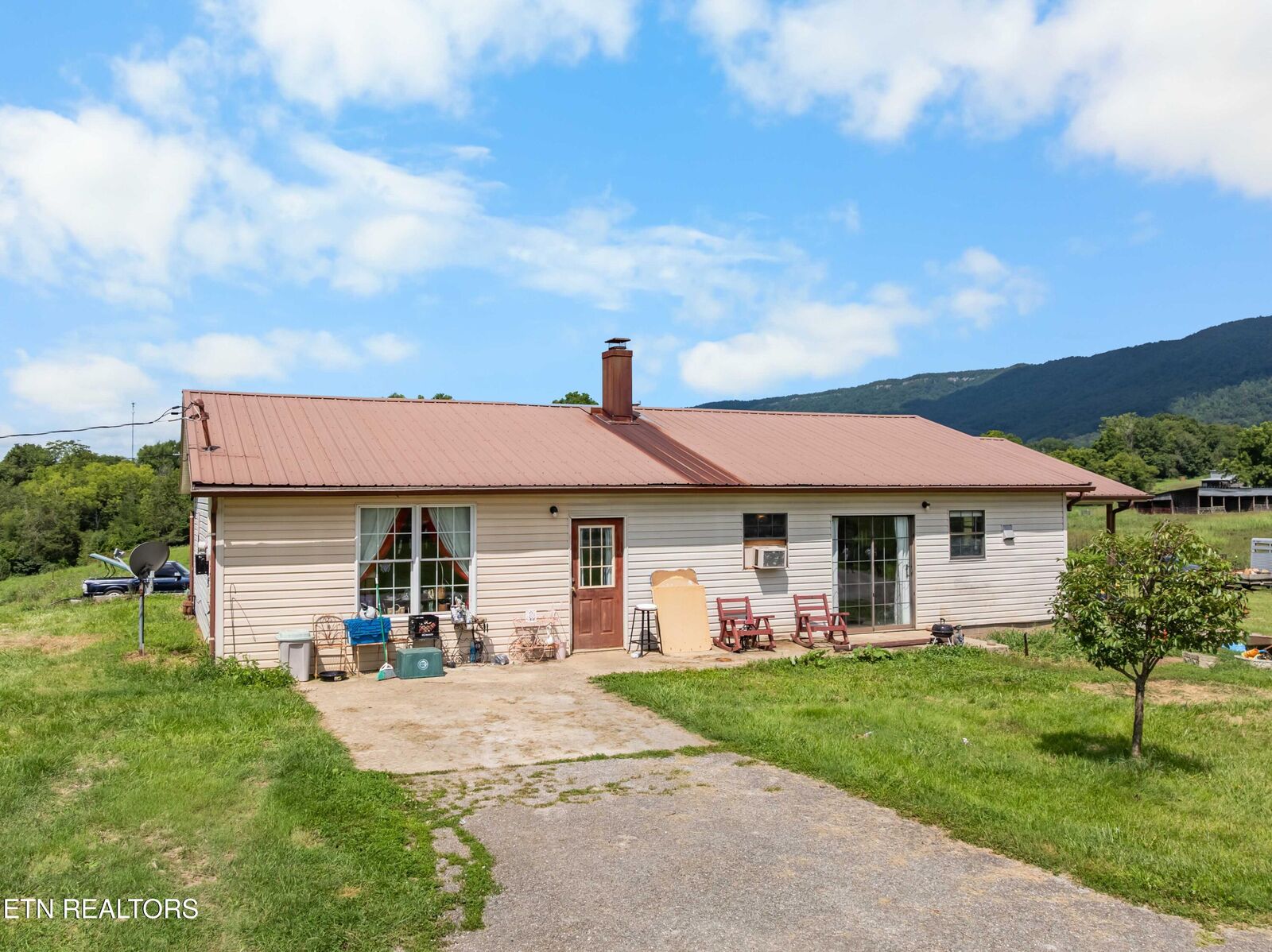 Property Photo: 372 Farmers Lane TN 37766