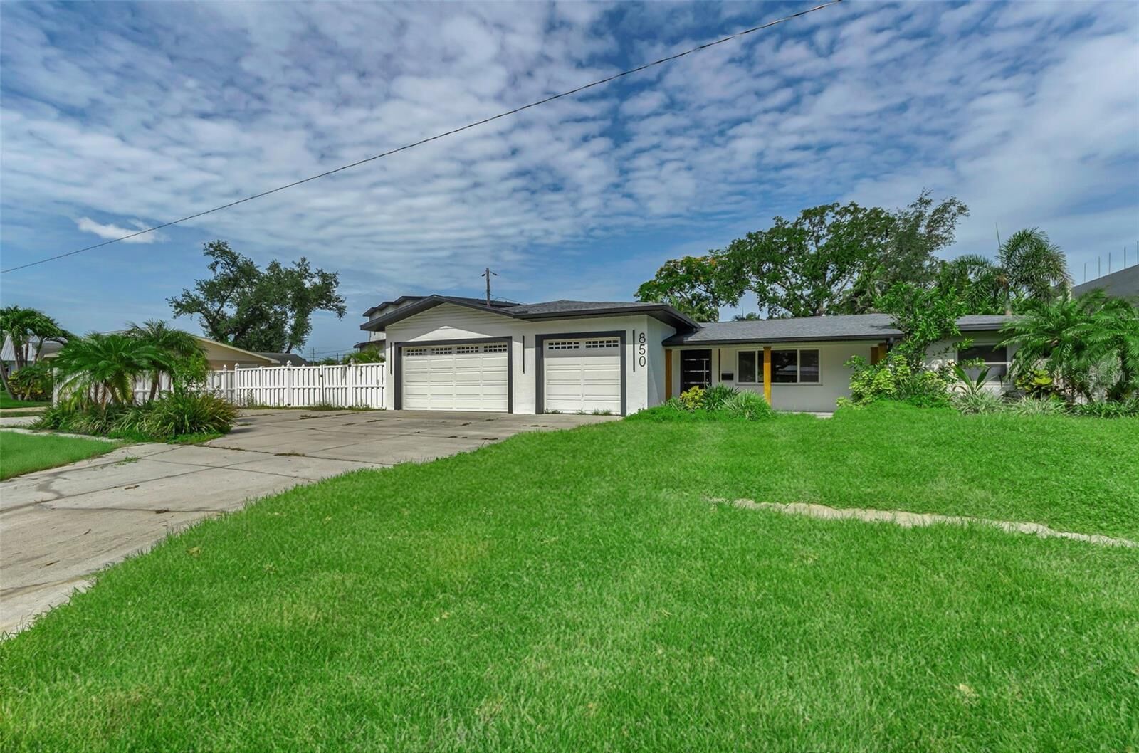 Property Photo:  850 Rafael Boulevard NE  FL 33704 